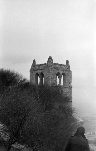 Marsanne. - Le côté nord du clocher de l'ancienne église Saint-Félix.