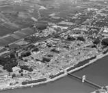 Vue aérienne de la ville et du Rhône.