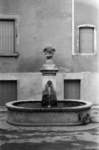 Le Grand-Serre.- La fontaine.