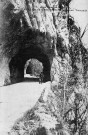 Le Vercors. - Les tunnels de la route des Grands-Goulets.