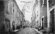 Donzère.- Grande Rue et la tour de l'Horloge.