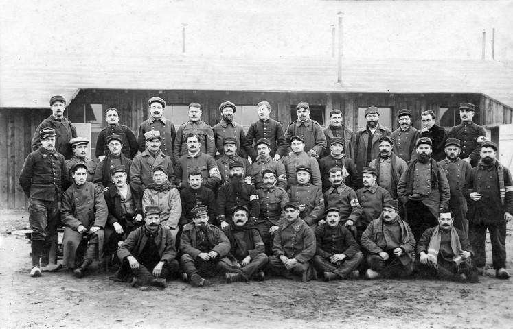 Groupe de prisonniers.