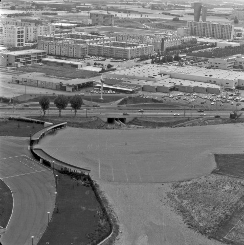 Vue aérienne du centre commercial.