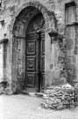 Mours-Saint-Eusèbe.- Le porche de l'église Notre-Dame.