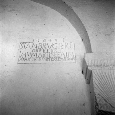 Le Pègue.- Inscription à l'intérieur de la chapelle Sainte-Anne quartier des Prieurs.