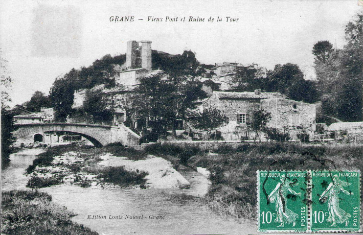 Vue des vestiges du château et du pont sur la Grenette.