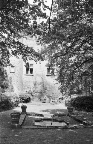 Charmes-sur-l'Herbasse. - La façade ouest du château féodal.