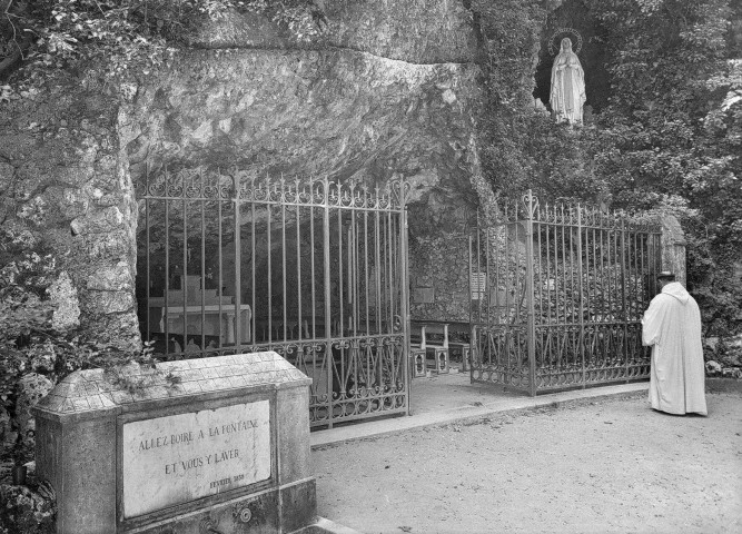 Montjoyer. - La grotte de Lourdes à l'abbaye Notre Dame d'Aiguebelle.