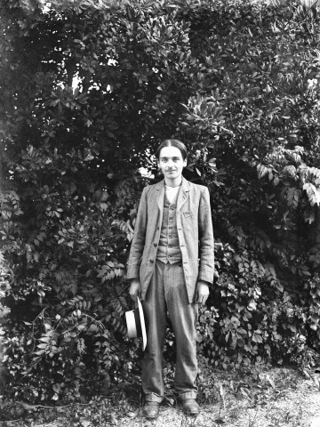 Charols, château de Salettes. - Louis Rodet, en pied.