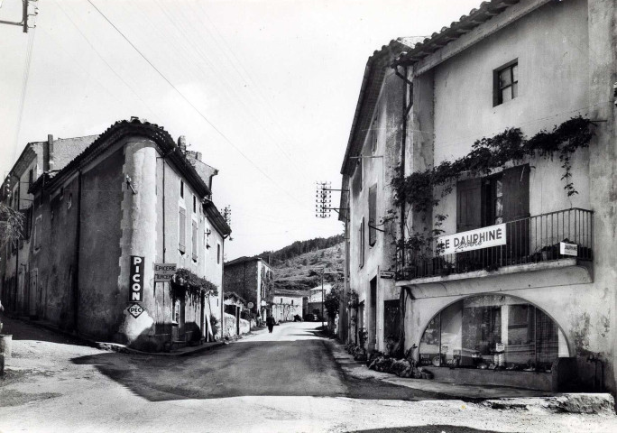 Puy-Saint-Martin.- Grande Rue.