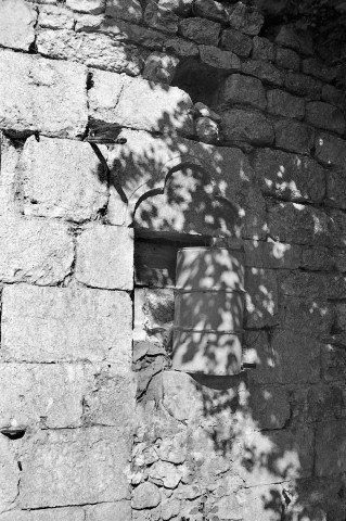 Rimon-et-Savel.- Les restes roman aux abords de l'église Saint-Clément à Savel.