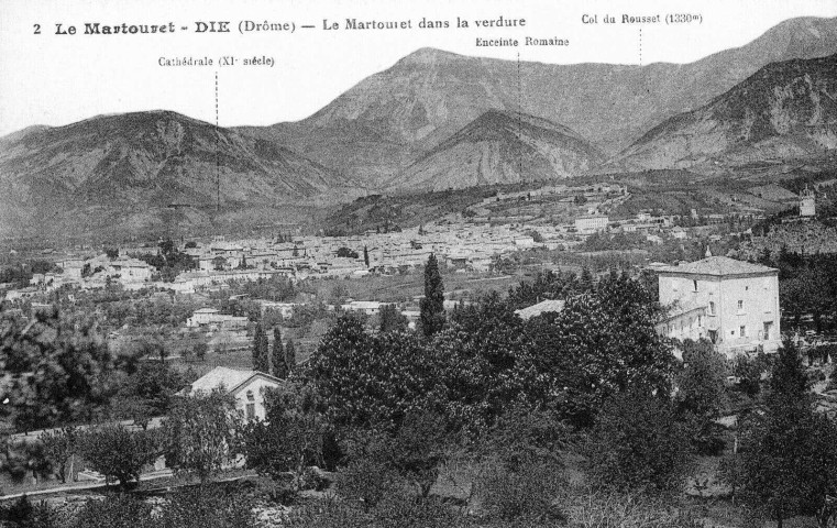 Vue panoramique de la ville et du domaine le Martouret.