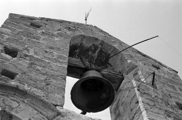 Rousset-les-Vignes.- Une des cloche de l'église Saint-Mayeul.