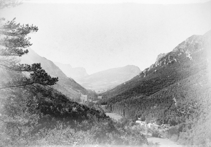 Saoû. - Vue de la vallée.