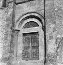 Chantemerle-les-Blés. - Porche de l'église Notre-Dame.