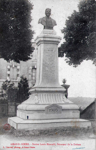 Buste de Louis Bizarelli, député de la Drôme de 1879 à 1899 et sénateur de la Drôme de 1899 à 1902.