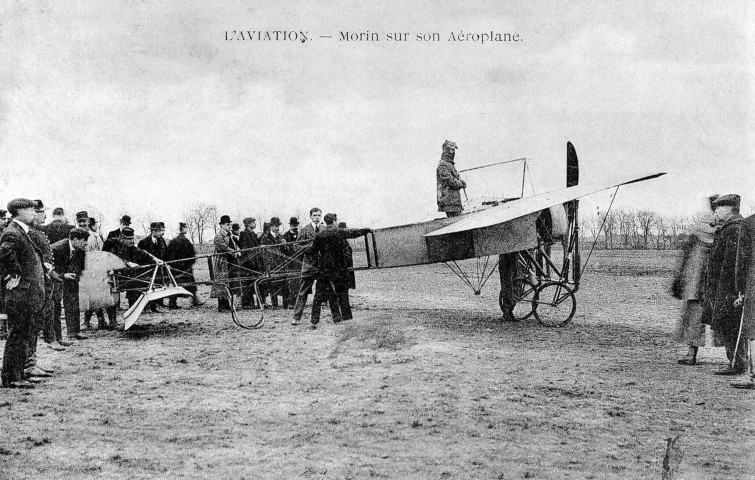 Dieulefit.- Le 7 mai 1911 Roger Morin relie Montélimar à Dieulefit et retour en monoplan Blériot. Il fut le premier à décollé du terrain d'aviation de Montélimar, il a atterri dans le parc de son château de Réjaubert.