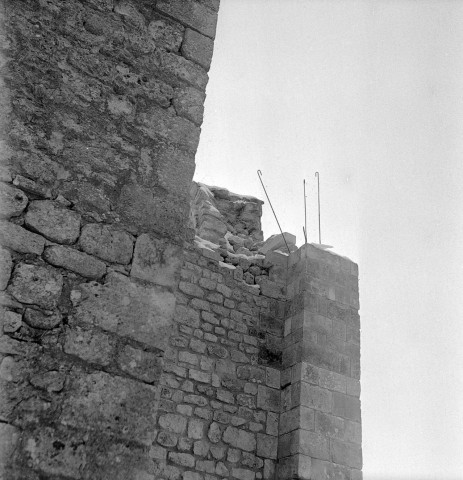 La Garde-Adhémar. - La chapelle du Val des Nymphes fut restaurée et retrouva une couverture en 1991.