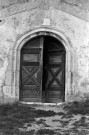 Mirmande.- Le porche de l'église Sainte-Foy.