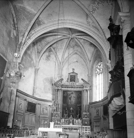 Grignan. - Le chœur de la collégiale Saint-Sauveur.