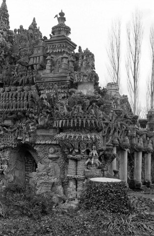 Hauterives.- Reportage sur le palais idéal du Facteur Cheval.