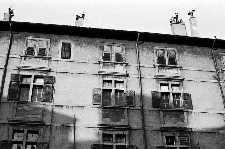 Valence. - La façade sud de l'ancienne abbaye de Vernaison, devenue annexe du Palais de Justice.