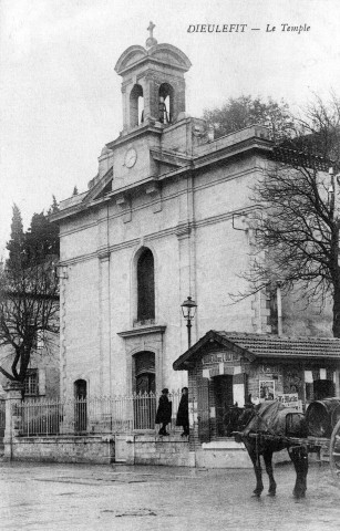 Le temple place Chateauras.