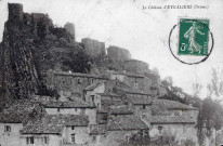 Vue du village et des vestiges du château.