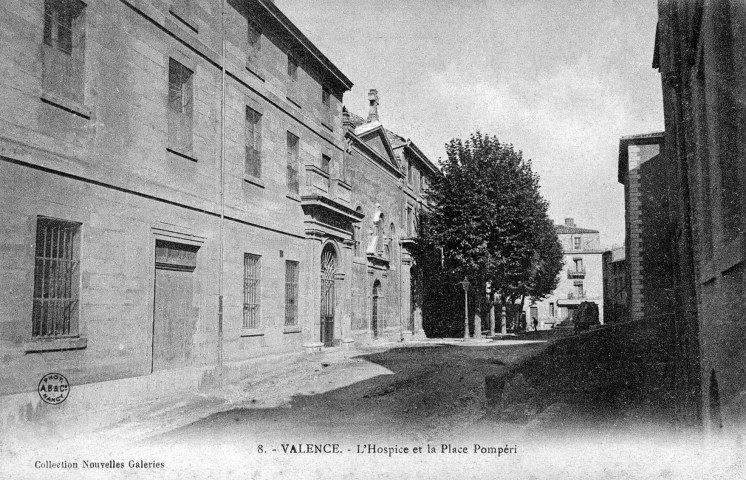 Valence.- L'ancien hôpital, place Laennec.