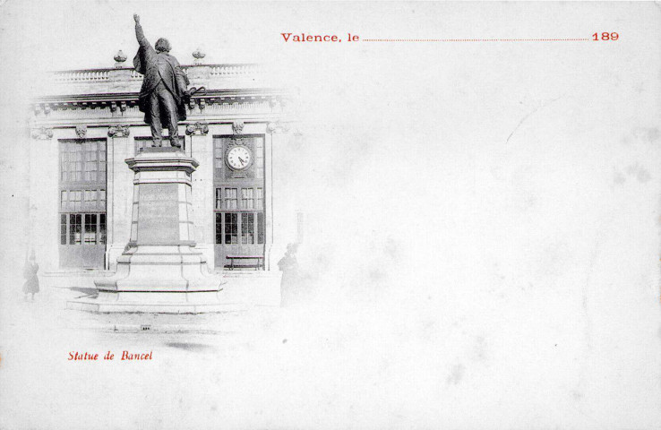 La statue de Désiré Bancel (1897) devant la gare.