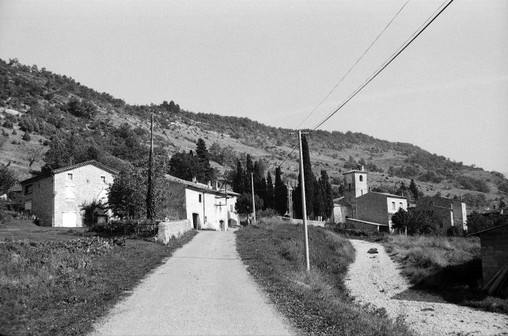 Montclar-sur-Gervanne.- Vue générale du hameau de Vaugelas