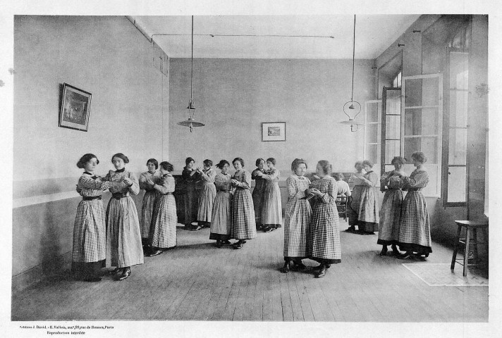 Valence.- Cours de danse à l'École Normale d'institutrices.