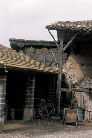 Épinouze.- Dépendances de la commanderie de Lachal.