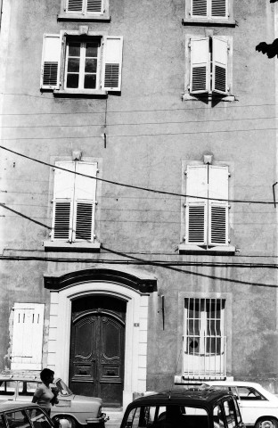 Valence.- Façade d'immeuble 4 rue Briffaut.