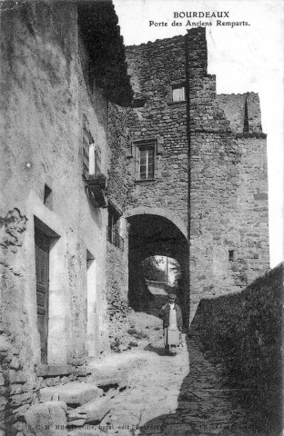 Porte de l'ancien village.