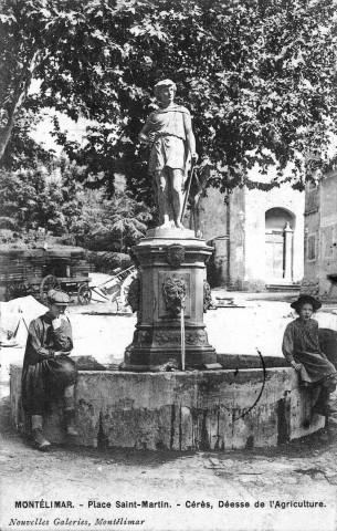 Fontaine, place Saint-Martin.