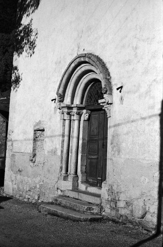 Glandage. - Le porche de l'église Saint-Pierre-et-Paul.