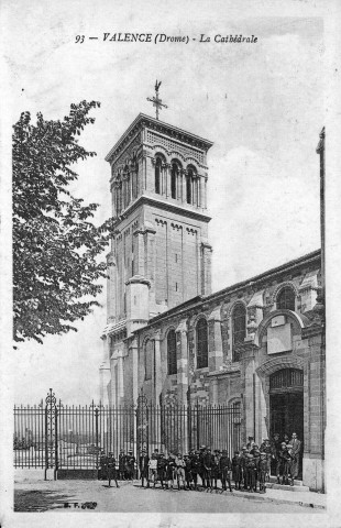 La cathédrale Saint-Apollinaire.