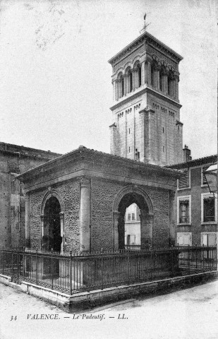 Le Pendentif, monument funéraire (XVIe siècle).