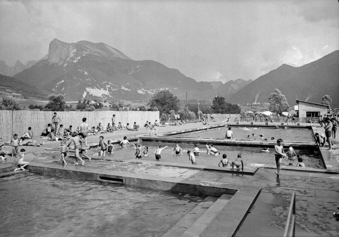 Lus-la-Croix-Haute. - La piscine.