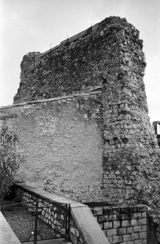 Beaufort-sur-Gervanne.- Les remparts.