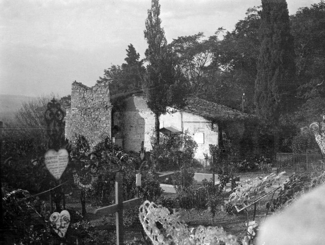 Livron-sur-Drôme. - Les vestiges de l'ancienne abbaye dans le cimetière.