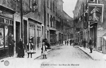 Crest.- La Rue du Marché.