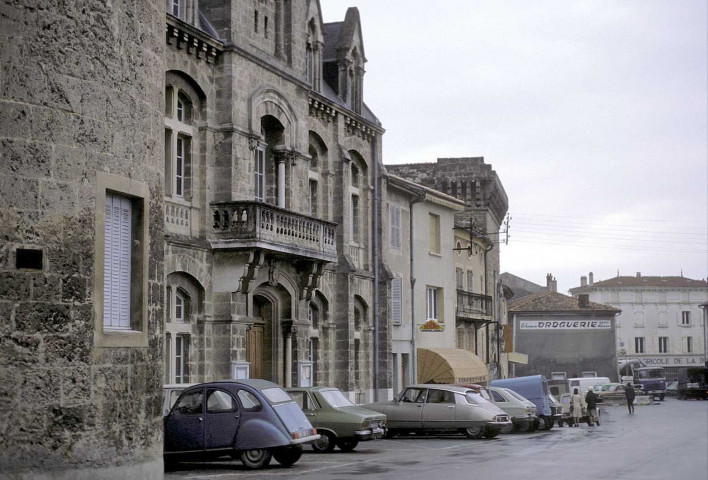 Chabeuil.- La mairie.