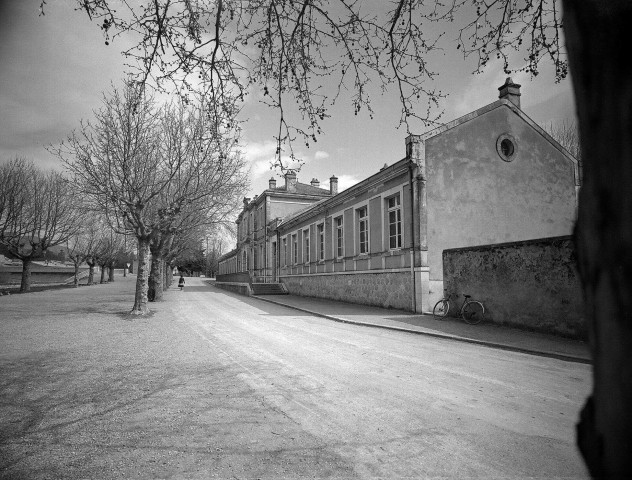 Aouste-sur-Sye.- Le groupe scolaire