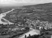 Aouste-sur-Sye.- Vue aérienne du village et de la Drôme.