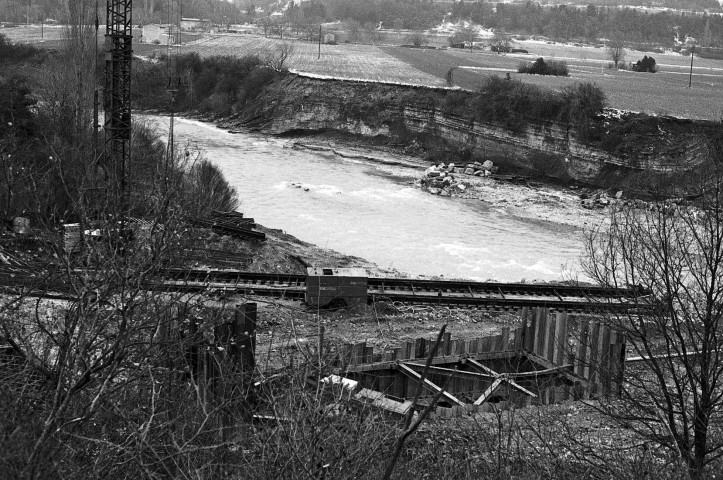 Mirabel-et-Blacons.- Construction d'un pont sur la Drôme.