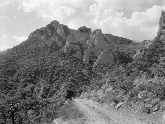 Pennes-le-Sec. - La route du col de Pennes.