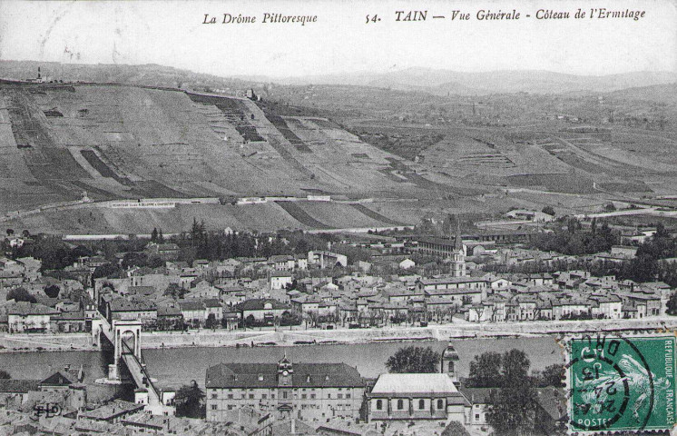 Vue panoramique de la ville et de Tournon (Ardèche).