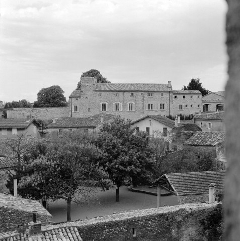 Étoile-sur-Rhône.- La façade ouest du château Saint-Ange.